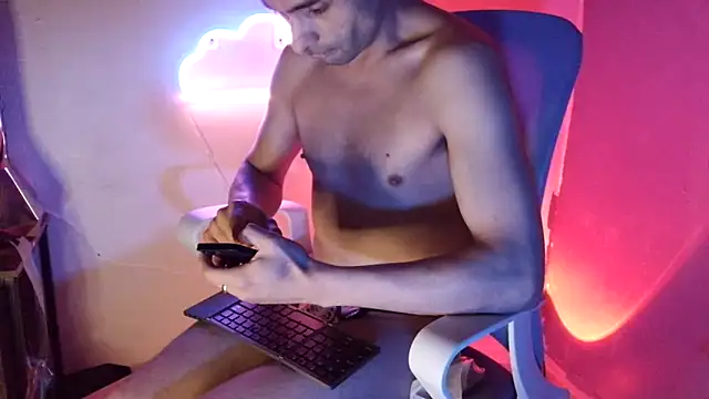 highinhtxx online show from April 2026 06:36:01 AM