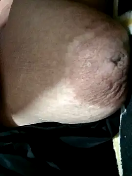 Hotmommax online show from October 2025 05:09:01 PM