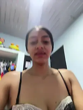 Snapshot of miluwatson chatting on February 2026 04:17:02 AM miluwatson online show from February 2026 04:17:02 AM