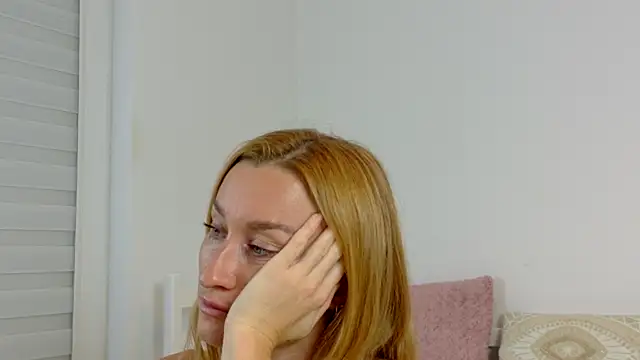 MysticRoxanne online show from October 2025 04:59:02 PM