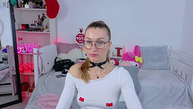 MysticRoxanne online show from December 2025 08:30:02 AM