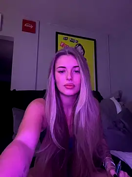 Snapshot of EllieEllxx chatting on October 2025 08:16:02 PM EllieEllxx online show from October 2025 08:16:02 PM