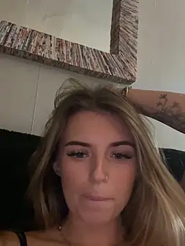 Snapshot of EllieEllxx chatting on October 2025 12:26:01 PM EllieEllxx online show from October 2025 12:26:01 PM