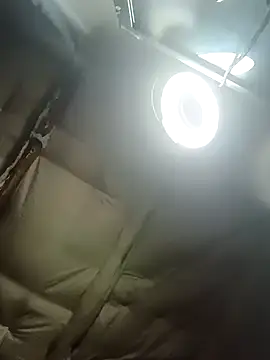 Queen2454 online show from March 2026 01:10:02 AM