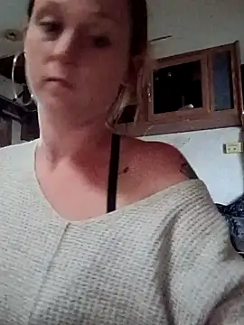 Queen2454 online show from April 2026 12:48:02 AM