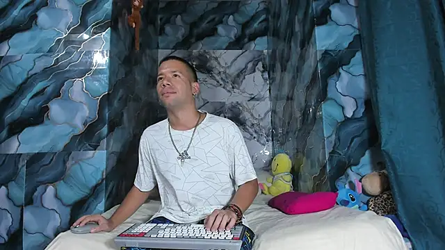 celesteyorucso1 online show from October 2025 11:27:02 PM