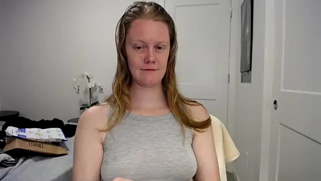Snapshot of naughtyfox89 chatting on April 2026 04:08:02 AM naughtyfox89 online show from April 2026 04:08:02 AM