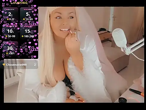 Snapshot of Siren-xiv chatting on October 2025 11:55:02 AM Siren-xiv online show from October 2025 11:55:02 AM