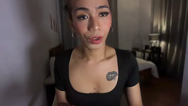 Snapshot of TsManikaXx chatting on April 2026 12:47:01 PM TsManikaXx online show from April 2026 12:47:01 PM