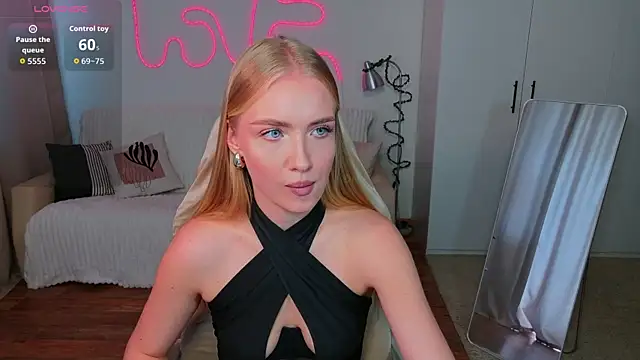 Snapshot of TessaGrays chatting on May 2026 11:28:01 AM TessaGrays online show from May 2026 11:28:01 AM