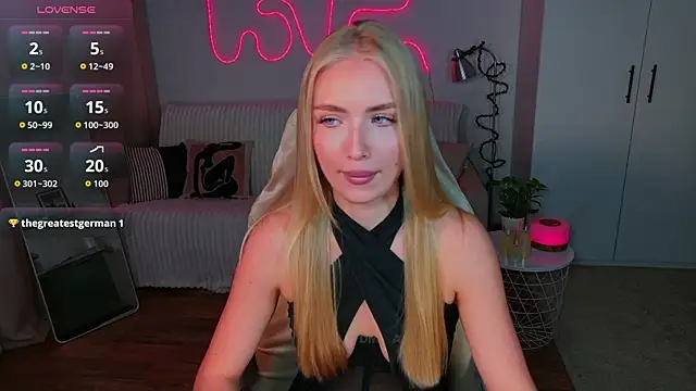 Snapshot of TessaGrays chatting on May 2026 01:41:01 PM TessaGrays online show from May 2026 01:41:01 PM
