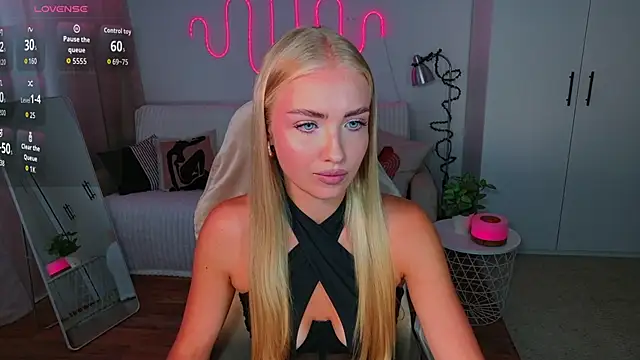 Snapshot of TessaGrays chatting on June 2026 11:02:01 AM TessaGrays online show from June 2026 11:02:01 AM