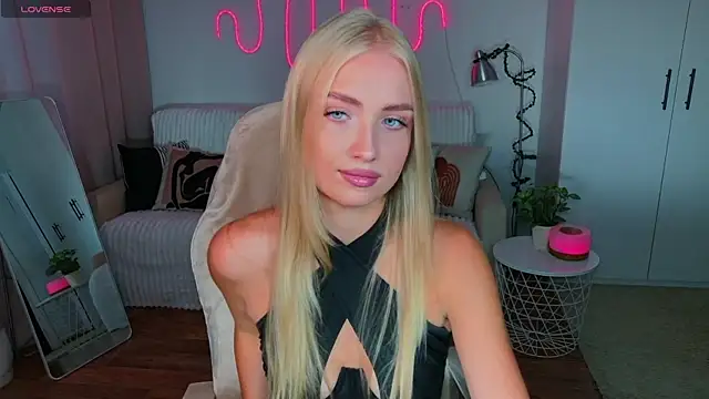 Snapshot of TessaGrays chatting on July 2026 02:23:01 PM TessaGrays online show from July 2026 02:23:01 PM