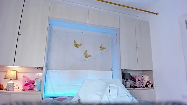 ChloeWiillow online show from April 2026 11:43:01 AM