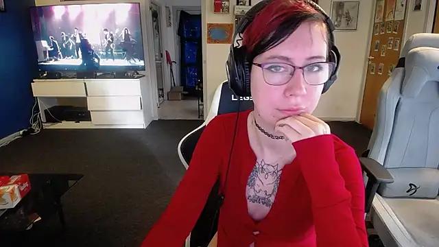 Snapshot of TattooedGirls chatting on October 2025 09:39:01 AM TattooedGirls online show from October 2025 09:39:01 AM