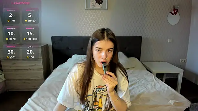 Snapshot of ShellyMoon_ chatting on October 2025 12:26:01 PM ShellyMoon  online show from October 2025 12:26:01 PM