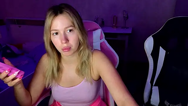 stefany and bettany online show from November 2025 11:42:01 AM