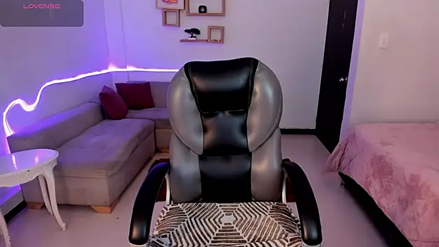 Scarlett  Cooper   online show from November 2025 12:27:02 PM