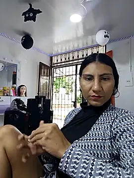 Lucyfoox online show from October 2025 01:42:02 PM