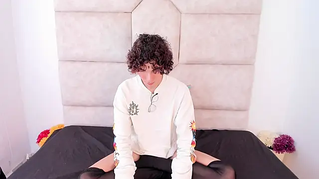 Scaarlett 22  online show from October 2025 05:24:01 PM