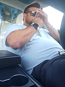 Roddog18 online show from November 2025 08:43:01 PM