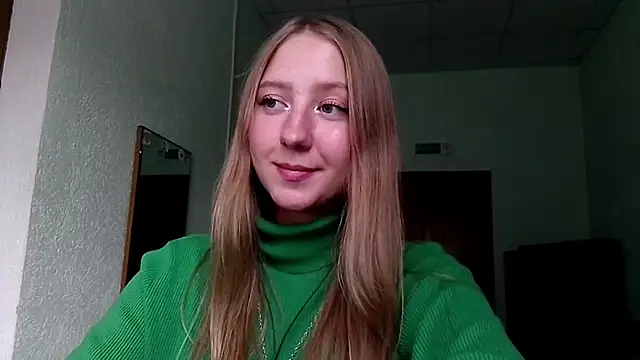 Snapshot of CarynFlaryn chatting on October 2025 11:05:02 AM CarynFlaryn online show from October 2025 11:05:02 AM