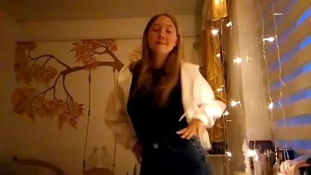 Snapshot of CarynFlaryn chatting on October 2025 04:10:02 AM CarynFlaryn online show from October 2025 04:10:02 AM