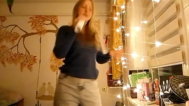 Snapshot of CarynFlaryn chatting on October 2025 05:24:02 PM CarynFlaryn online show from October 2025 05:24:02 PM