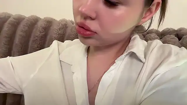 AlmaryKim online show from June 2026 08:04:01 PM