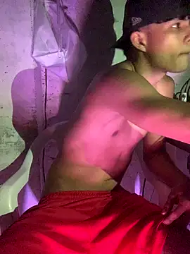 Snapshot of Thiagox03 chatting on October 2025 05:15:01 AM Thiagox03 online show from October 2025 05:15:01 AM