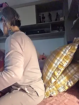 KirraWhite online show from November 2025 06:06:02 PM