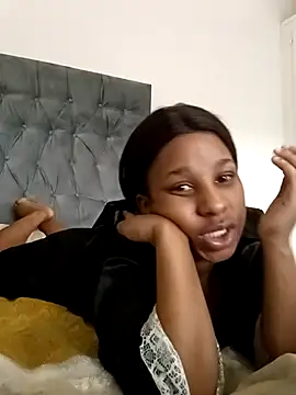 Snapshot of MissBubbles04 chatting on October 2025 07:07:02 AM MissBubbles04 online show from October 2025 07:07:02 AM