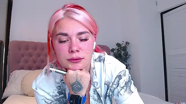 Naughty kittyy1 online show from October 2025 08:42:02 PM