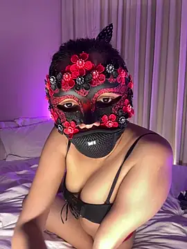 Snapshot of Stefani360 chatting on December 2025 05:09:01 PM Stefani360 online show from December 2025 05:09:01 PM