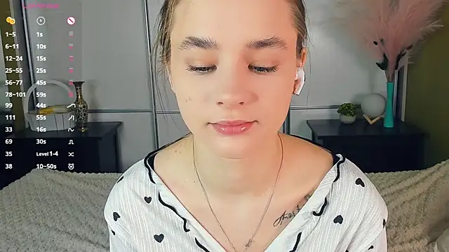 JinnyMcie online show from April 2026 07:45:01 AM