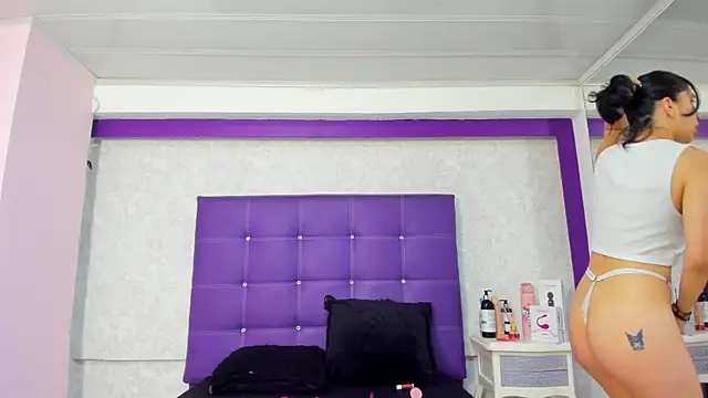 LeaMoreau22 online show from October 2025 12:17:01 PM