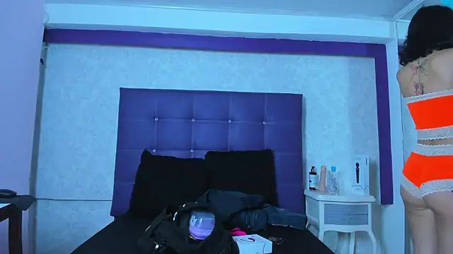 LeaMoreau22 online show from October 2025 12:17:02 PM