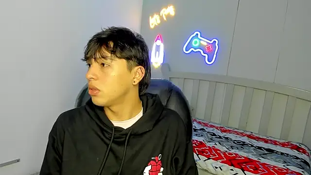 StiwenTwink online show from October 2025 01:35:02 PM