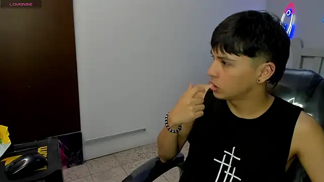 StiwenTwink online show from November 2025 06:29:01 PM