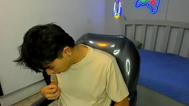 StiwenTwink online show from November 2025 05:02:01 PM