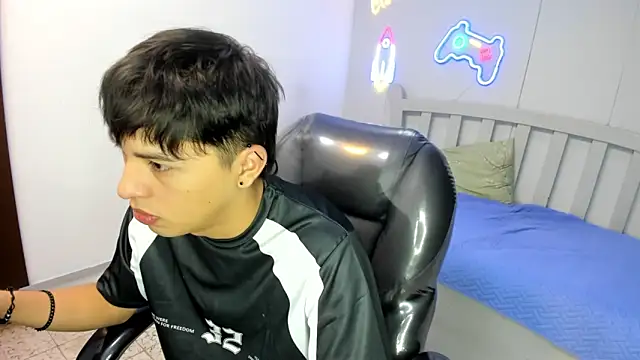 StiwenTwink online show from November 2025 04:05:01 PM