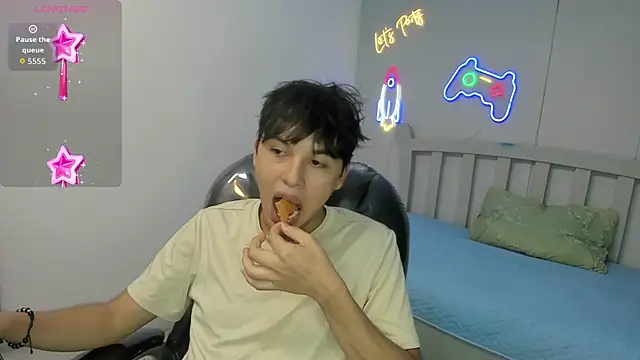 StiwenTwink online show from December 2025 07:31:01 PM