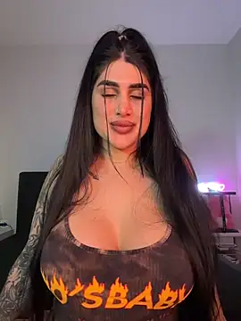 Niinarosee online show from April 2026 02:03:02 AM