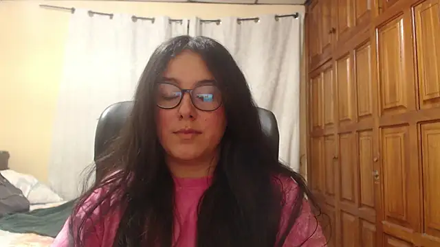Snapshot of Venus_cat_ chatting on May 2026 06:10:02 AM Venus cat online show from May 2026 06:10:02 AM