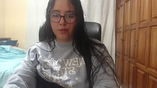 Snapshot of Venus_cat_ chatting on June 2026 04:05:01 AM Venus cat online show from June 2026 04:05:01 AM