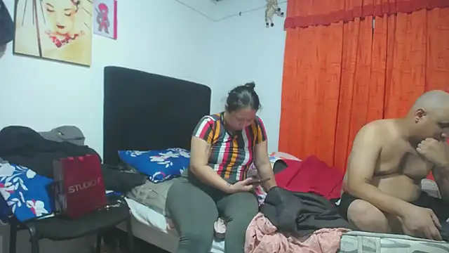 Snapshot of Meloncillo_and_Babyliss99 chatting on February 2026 12:53:01 AM Meloncillo and Babyliss99 online show from February 2026 12:53:01 AM