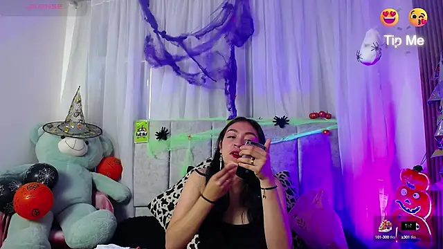 Snapshot of emy_brunette chatting on October 2025 11:55:01 AM emy brunette online show from October 2025 11:55:01 AM