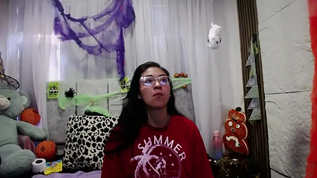 Snapshot of emy_brunette chatting on October 2025 03:35:02 PM emy brunette online show from October 2025 03:35:02 PM