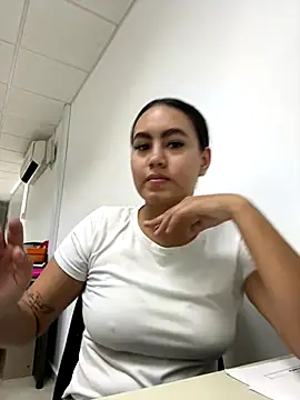 Snapshot of Sofi_kim_ chatting on October 2025 05:48:02 PM Sofi kim  online show from October 2025 05:48:02 PM