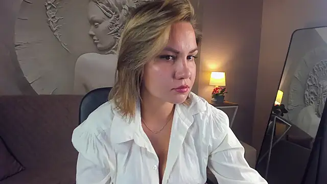 AriaEven online show from October 2025 10:14:01 AM